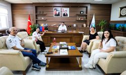 Rektör Sarıbıyık’tan Özel Gereksinimli Milli Yüzücüye Tebrik!
