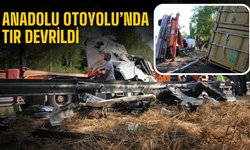Anadolu Otoyolu’nda Tır Devrildi: Sürücü Kazayı Yara Almadan Atlattı