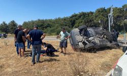 Çanakkale'de otomobil motosiklete çarpıp takla attı, 3 kişi yaralandı