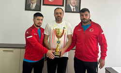 Şampiyon Güreşçilere Moral Ziyareti