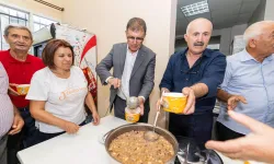 İzmir'de Muharrem Ayı Dayanışması: Aşure Paylaşıldı