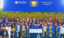 SAÜ Siyasal Bilgiler Fakültesi’nde Mezuniyet Coşkusu