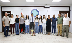 BUÜ Kadın Plaj Hentbol Takımı’ndan Çifte Zafer