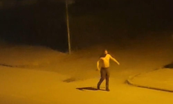 Gece Yarısı Bıçaklı Şahıs Mahalleliyi Sokağa Döktü