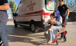 Bursa'da hafif ticari araç ile otomobil çarpıştı