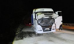 Şişe Yüklü Tırda Yangın Çıktı, İtfaiye Müdahale Etti
