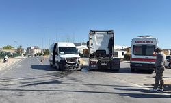 Tır ve minibüsün çarpıştığı kazada 2 kişi yaralandı