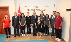 Edirne Valisi Sezer başarı kazanan milli sporcuları kabul etti