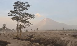 Semeru Yanardağı’nda 2 Patlama Meydana Geldi