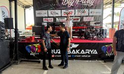 Pamukova’da “Cruze Sakarya 90’lar Big Party” Etkinliği Renkli Geçti