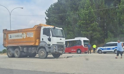 Kamyon ile Minibüs Çarpıştı: 4 Yaralı