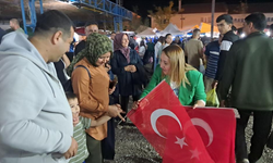 5 bin kişiye Türk Bayrağı dağıtıldı