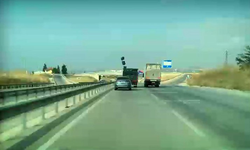 Bursa-İzmir Yolunda Kamyondan Saçılan Kasalar Trafiği Tehlikeye Attı