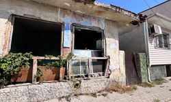 Adapazarı 1525. Sokak’taki Metruk Ev Vatandaşları Tedirgin Ediyor