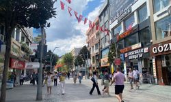 Çark Caddesi Haftanın İlk Gününde Vatandaşlarla Doldu Taştı