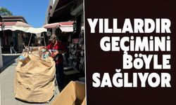Evine kağıt toplayarak bakıyor