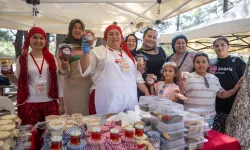 Bornova’da Türkiye’nin İlk Reçel Şenliği Coşkuyla Gerçekleşti