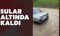 Kuvvetli yağış sonrası araç sular altında kaldı!