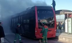 Bursa’da “İpek Böceği” Tramvayında Yangın: Yolcular Tahliye Edildi