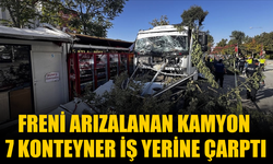 Freni Arızalanan Kamyon 7 Konteyner İş yerine Çarptı
