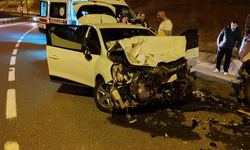 Bilecik’te Kafa Kafaya Çarpışan Araçlar: 2 Yaralı