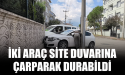İki Araç Site Duvarına Çarparak Durabildi!