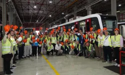 İzmir Metrosu’nda 30 yıllık dostluk bir araya geldi