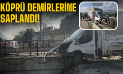 Feci kaza! Kontrolden çıkan kamyonet köprü demirlerine saplandı