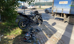 Başiskele’de Motosiklet Kamyonetle Çarpıştı: 1 Kişi Ağır Yaralandı