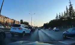 Eskişehir’de yavaşlayan SUV’a arkadan çarpma anı kamerada