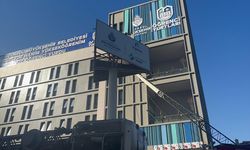 Şişli’de vincin kolu yurt binasına devrildi