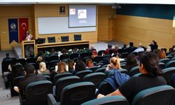 Sakarya Üniversitesinde Yapay Zeka Tartışıldı: “Yapay Zeka İnsanın Yerini Tutmaz, Anlamayı Kolaylaştırır”