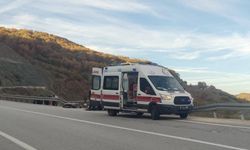 Elektrik direğine çarpan aracın sürücüsü yaralandı!