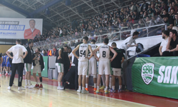 Sakarya Büyükşehir Basketbol Takımı, Taraftarıyla Coştu: Ege Üniversitesi Daçka’yı Farklı Yendi