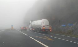 Bolu Dağı’nda Yoğun Sis: D-100 Kara Yolunda Görüş Mesafesi 35 Metreye Düştü