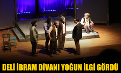 Deli İbram Divanı oyunu yoğun ilgiyle sahnelendi