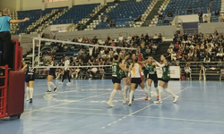 Sakarya Voleybol fırtınası sürüyor