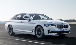 Sakarya’da borç nedeniyle BMW otomobil icra yoluyla satışa çıkarıldı