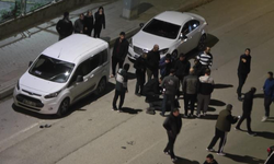 Motosiklet ile hafif ticari araç çarpıştı