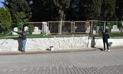 Karacabey’de Mezarlık Bakım ve Temizlik Çalışmaları Kesintisiz Sürüyor