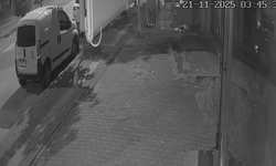 Pilavcıya camdan giren hırsız, yemek yapmaya çalıştı