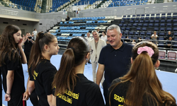 Serdivan Voleybol Takımı Oyuncularına Moral Ziyareti