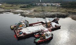 Kocaeli’de karaya oturan gemide yük tahliyesi başladı