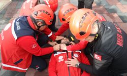 Öğretmenler olası afetlerde hayat kurtarmaya hazırlanıyor