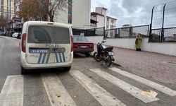 Yaya İçin Durdu, Motosiklet Arkadan Çarptı: 1 Yaralı