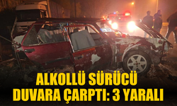 Alkollü sürücü duvara çarptı: 3 yaralı