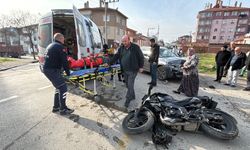 Ciple çarpışan motosikletli yaralandı