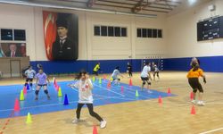 Ferizli ve Hendek’te spor okullarında eğitimler hız kesmeden devam ediyor