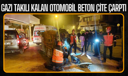Otomobil beton çite çarpıp yan yattı