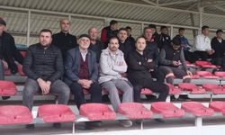 Başkan Kurt, Söğütlüspor’un galibiyetini tribünden takip etti